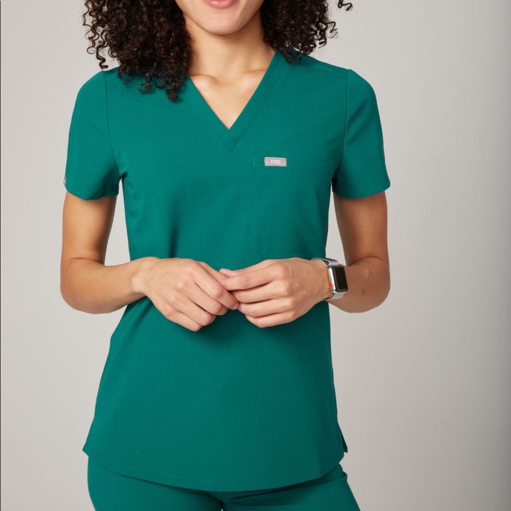 FIGS Women’s Catarina one-pocket Scrub Top Hunter